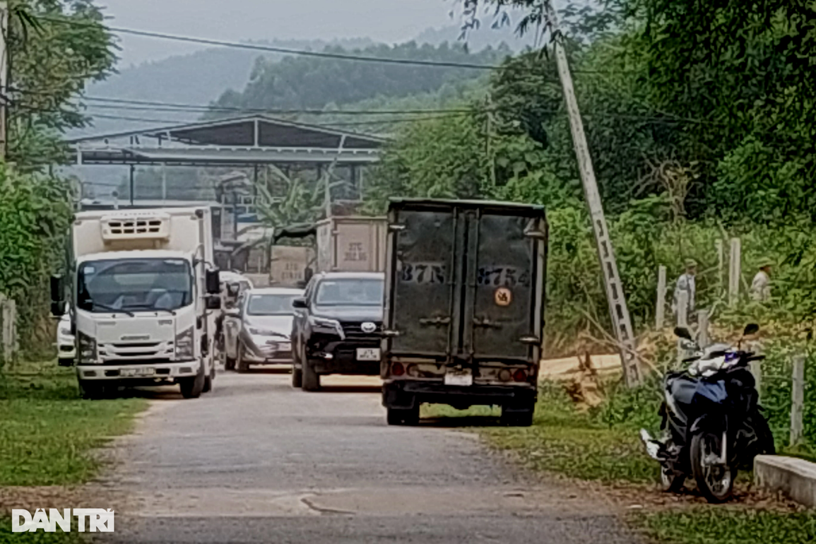 Vụ cả gia đình gặp nạn trên đường đi du lịch: Lời kể của tài xế xe tải - 5 Vụ cả gia đình gặp nạn trên đường đi du lịch: Lời kể của tài xế xe tải - 5