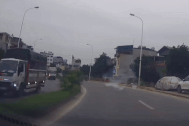 Ô tô suýt đâm vào học sinh và bài học kinh nghiệm về vạch kẻ đi bộ