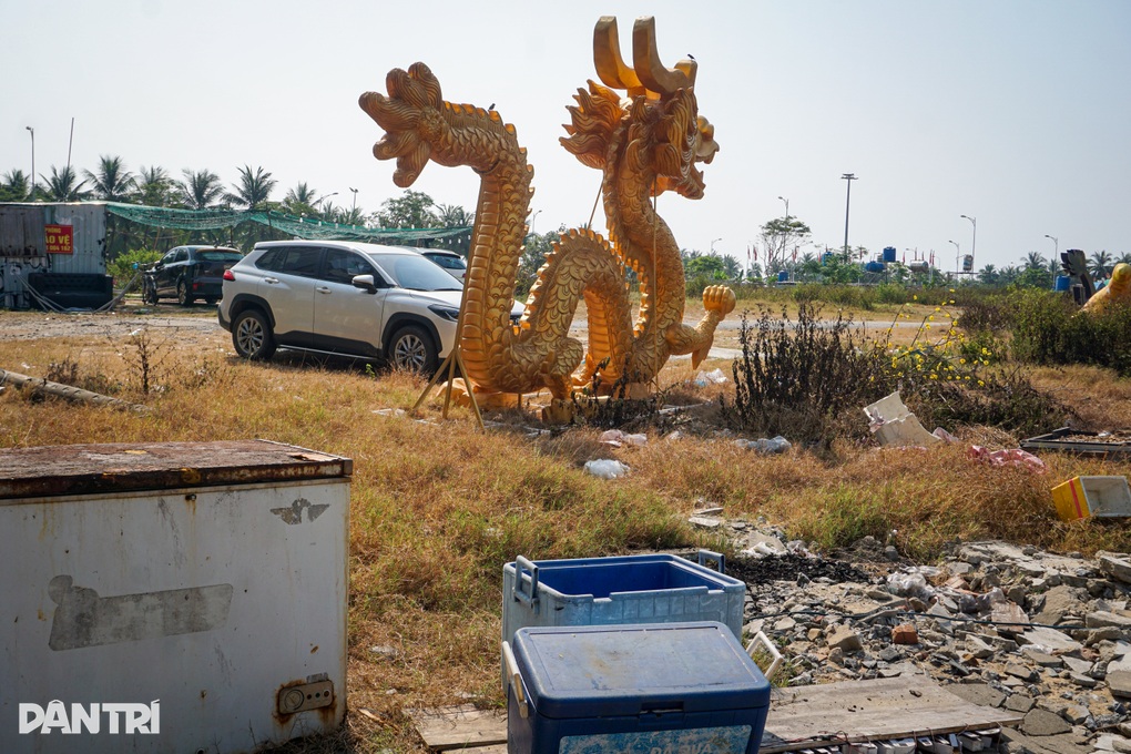 Linh vật rồng nằm la liệt giữa trời, ngóng công viên ở Đà Nẵng - 5 Linh vật rồng nằm la liệt giữa trời, ngóng công viên ở Đà Nẵng - 5