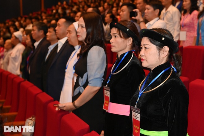 Tôn vinh những ông Bụt, bà Tiên giữa đời thường - 15 Tôn vinh những ông Bụt, bà Tiên giữa đời thường - 15