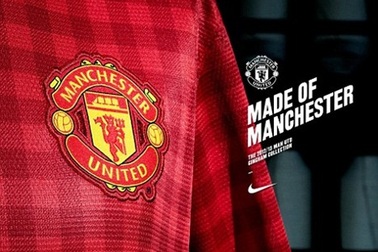 Đồng phục mới của MU bị chê “tơi tả”