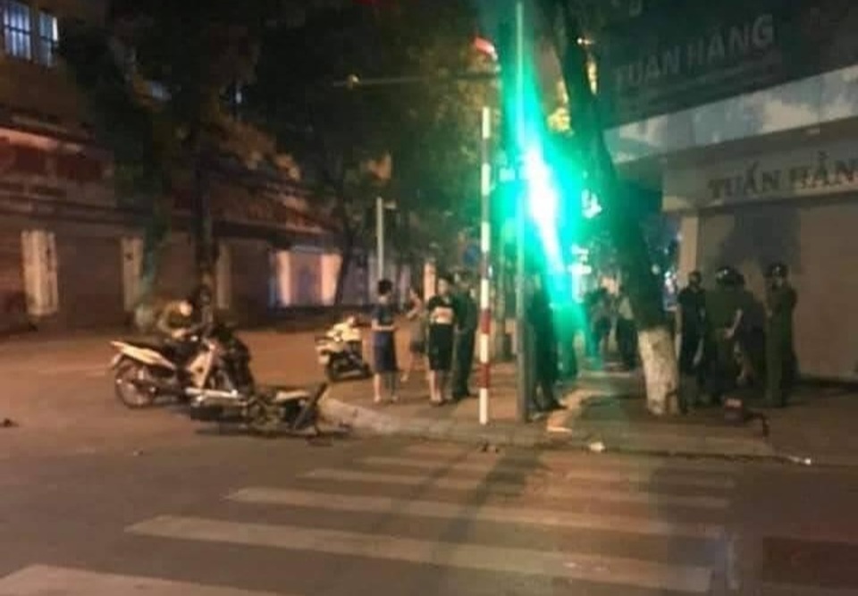 Hà Nội: Nghi án quái xế gây tai nạn khiến một phụ nữ tử vong - 1 Hà Nội: Nghi án quái xế gây tai nạn khiến một phụ nữ tử vong - 1