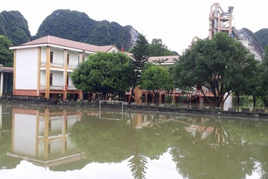 Nghệ An: Nhiều trường học ngập lụt, học sinh phải nghỉ học