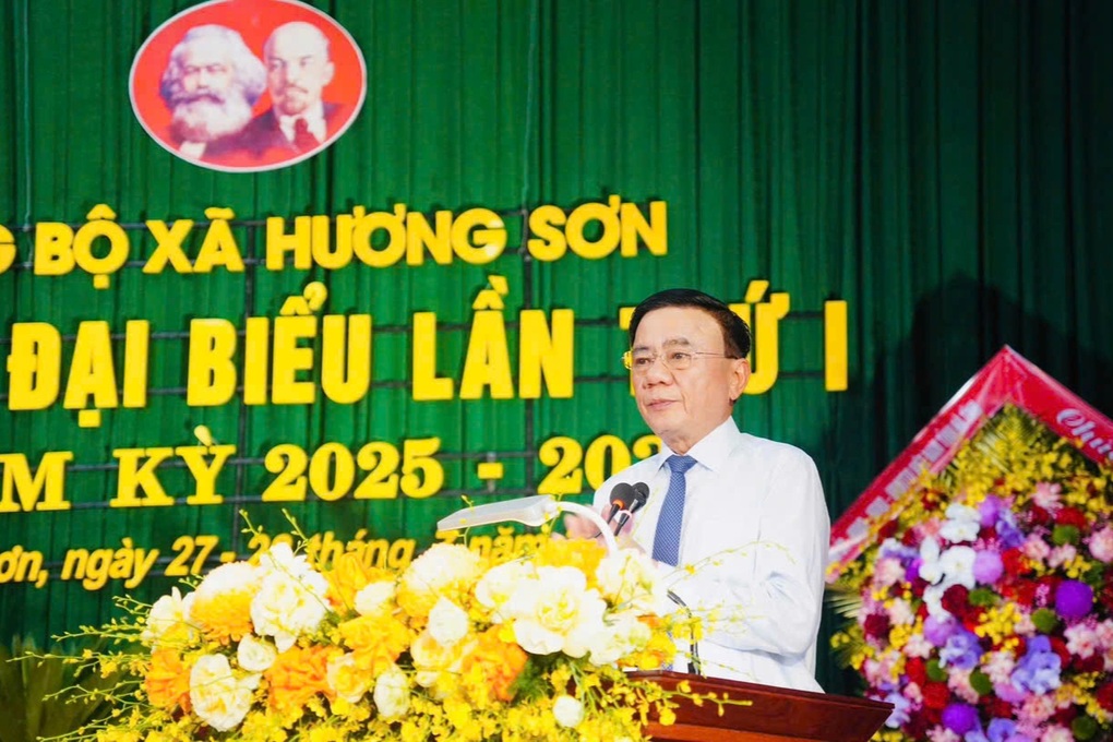 Thường trực Ban Bí thư Trần Cẩm Tú dự Đại hội Đảng bộ xã Hương Sơn - 1 Thường trực Ban Bí thư Trần Cẩm Tú dự Đại hội Đảng bộ xã Hương Sơn - 1