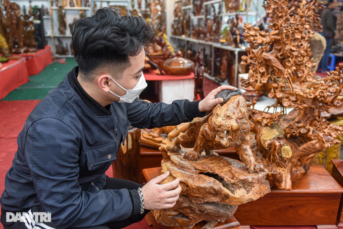 Tượng hổ bằng gỗ mun giá hơn 100 triệu đồng, chờ đại gia xuống tiền - 8 Tượng hổ bằng gỗ mun giá hơn 100 triệu đồng, chờ đại gia xuống tiền - 8