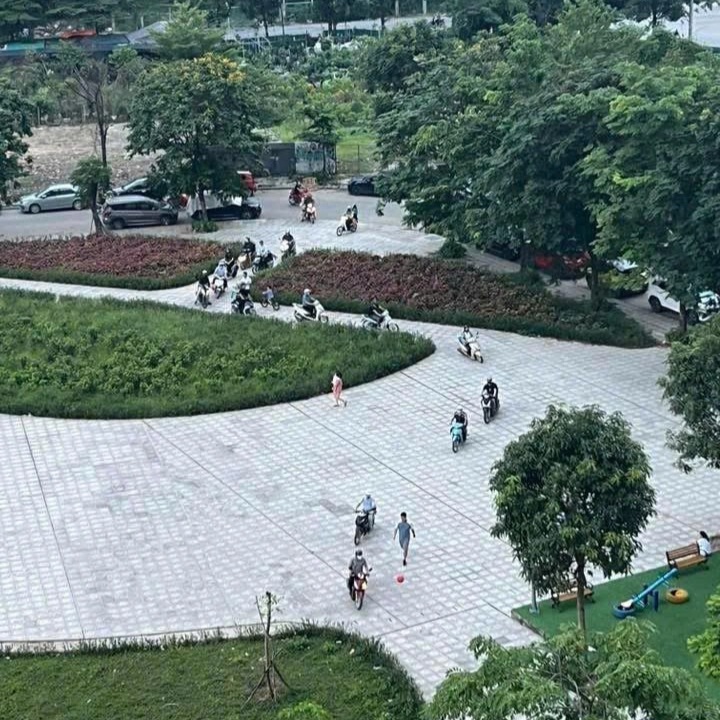 Phân luồng ở Đại lộ Thăng Long: Giao thông hỗn loạn, bỏ xe đi bộ về nhà - 6