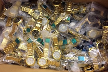 Hà Nội: Thu giữ hơn 10.000 chiếc đồng hồ đeo tay tại nhà trọ