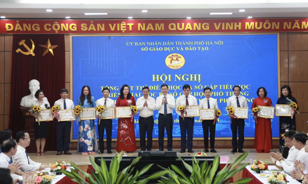 Gần 98% trường tiểu học ở Hà Nội dùng học bạ số, gấp đôi tỉnh khác - 1