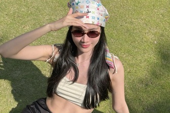 "Á hậu giỏi tiếng Pháp" học tiến sĩ ở tuổi 27, viên mãn bên chồng tri thức