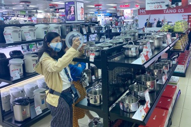 Cuối năm, đồ gia dụng, điện tử giảm giá "sập sàn"