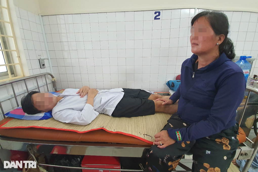 Đi 7 bệnh viện, chàng trai mới phát hiện mắc bệnh hiếm suýt phù não tử vong - 4 Đi 7 bệnh viện, chàng trai mới phát hiện mắc bệnh hiếm suýt phù não tử vong - 4