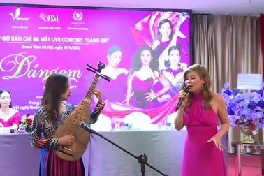 Ca sĩ Ngọc Anh thổn thức hát "Chiều phủ Tây Hồ"