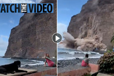 Sốc: Vách đá khổng lồ sụp xuống bãi biển, ngay trước mắt khách du lịch