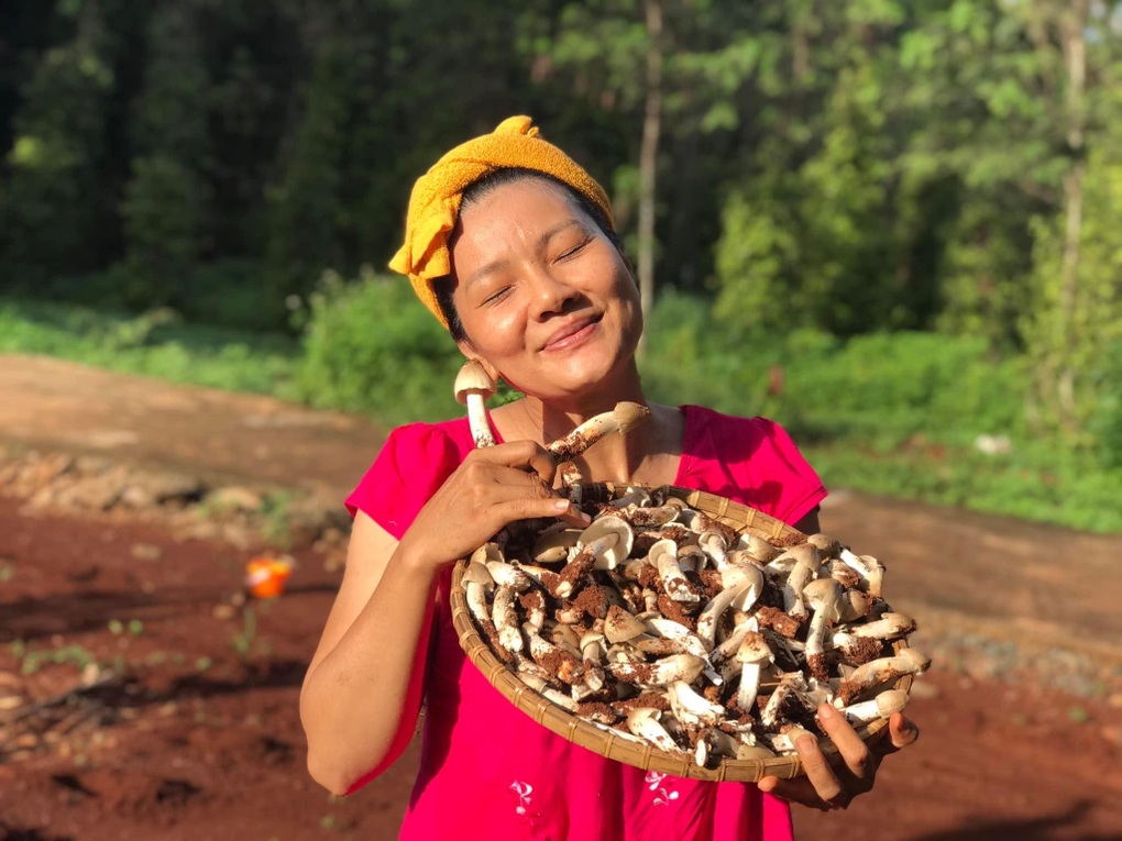 Cuộc sống nông dân của nữ hoàng cảnh nóng Kiều Trinh ở nhà vườn 5.000m2 - 7 Cuộc sống nông dân của nữ hoàng cảnh nóng Kiều Trinh ở nhà vườn 5.000m2 - 7