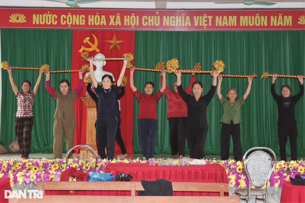 20 tỷ đồng Thủy Tiên ủng hộ làm nhà cộng đồng tránh lũ được dùng thế nào? - 10 20 tỷ đồng Thủy Tiên ủng hộ làm nhà cộng đồng tránh lũ được dùng thế nào? - 10