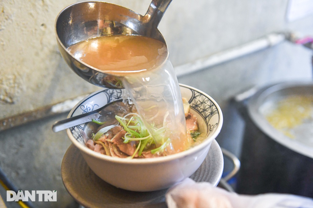 Quán phở đỏ độc lạ ở Hà Nội, ông chủ kì công học công thức từ Hà Giang - 8 Quán phở đỏ độc lạ ở Hà Nội, ông chủ kì công học công thức từ Hà Giang - 8