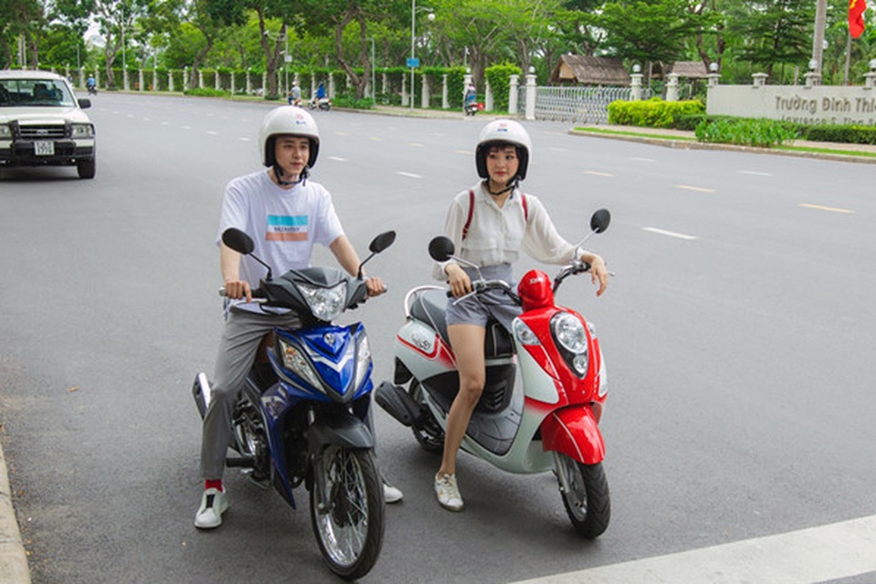 Từ 1/8, sinh viên ngoại tỉnh không được đăng ký biển xe Hà Nội, TP HCM - 1