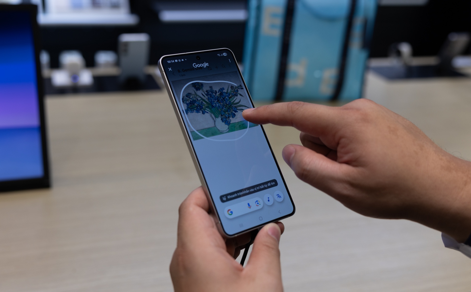Cận cảnh chiếc Galaxy S mỏng nhất của Samsung - 15 Cận cảnh chiếc Galaxy S mỏng nhất của Samsung - 15