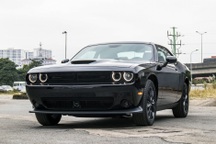 Khám phá "xe cơ bắp" Dodge Challenger GT bản 2021 đầu tiên về Việt Nam