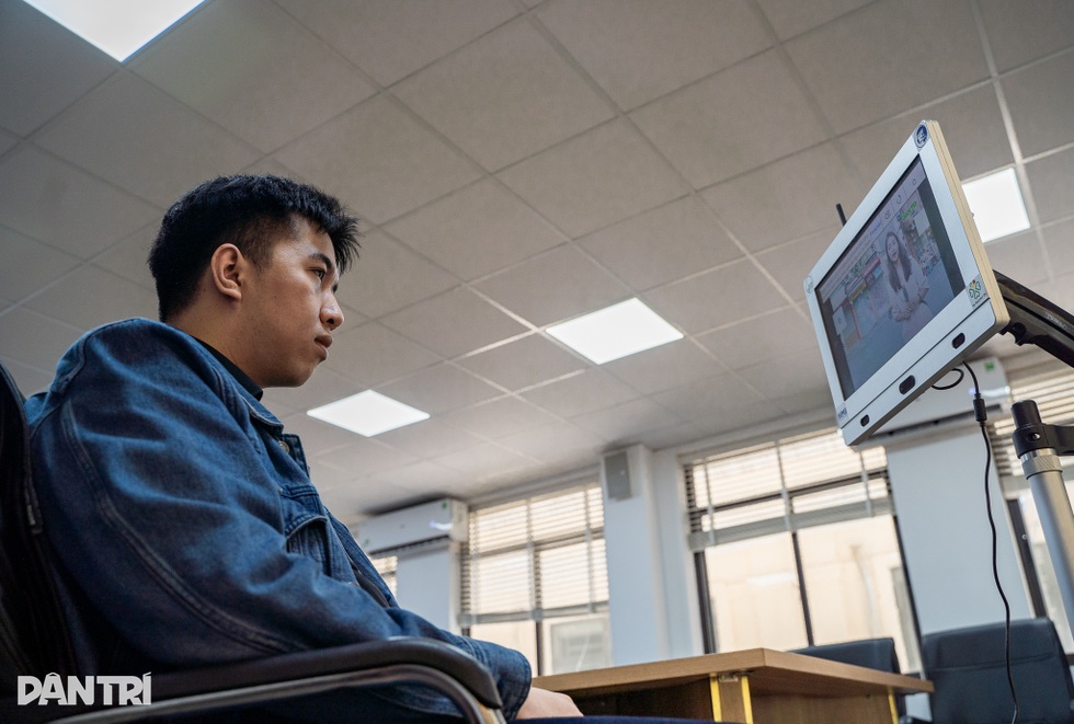 Cỗ máy giúp người liệt nói chuyện, lướt web bằng mắt của nhà khoa học Việt - 6 Cỗ máy giúp người liệt nói chuyện, lướt web bằng mắt của nhà khoa học Việt - 6