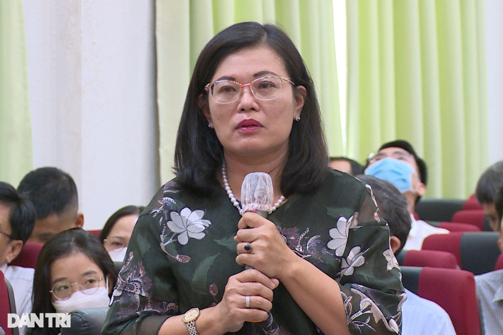 Giám đốc bệnh viện bật khóc vì lương bác sĩ khó sống ở TPHCM - 2 Giám đốc bệnh viện bật khóc vì lương bác sĩ khó sống ở TPHCM - 2