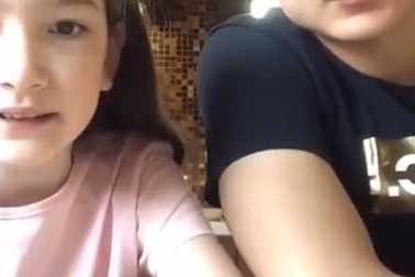 Đặng Văn Lâm và em gái nói tiếng Việt