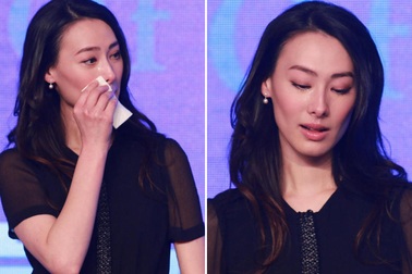 Lương Lạc Thi nghẹn ngào trên sân khấu