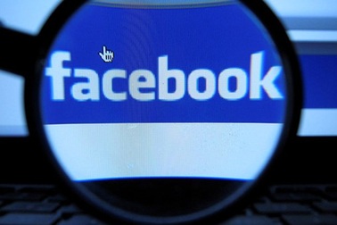 Tung tin câu like trên Facebook có thể phạm tội