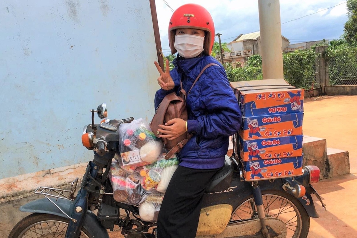 Nữ sinh 18 tuổi cùng hành trình chở niềm vui đến các làng khó khăn - 2 Nữ sinh 18 tuổi cùng hành trình chở niềm vui đến các làng khó khăn - 2