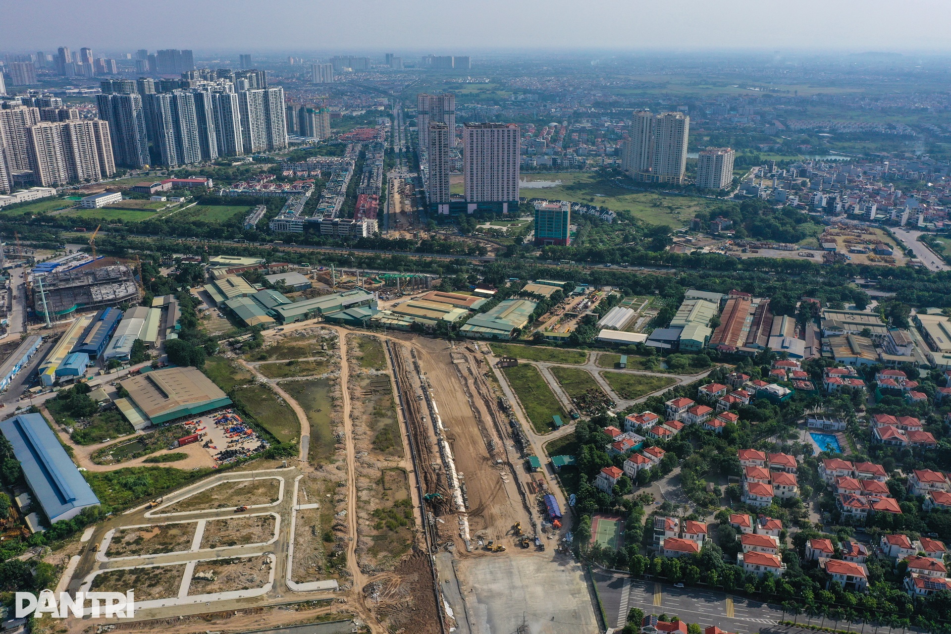 Hình ảnh đại công trường xây hầm chui gần 2.400 tỷ qua Đại lộ Thăng Long - 3 Hình ảnh đại công trường xây hầm chui gần 2.400 tỷ qua Đại lộ Thăng Long - 3