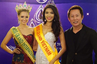 Vừa đăng quang, Tân hoa hậu hòa bình thế giới đã có mặt tại Việt Nam