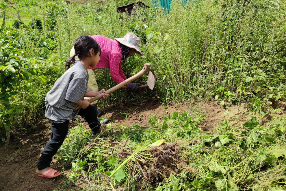 Mùa hè của trẻ em người Xơ Đăng dưới chân núi Ngọc Linh - 7 Mùa hè của trẻ em người Xơ Đăng dưới chân núi Ngọc Linh - 7