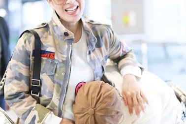 Vợ chồng Chung Lệ Đề “đáp trả” tin đồn mang thai