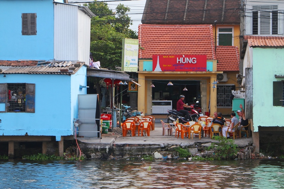 Đi thuyền trên sông ngắm phố cổ Bao Vinh đầy màu sắc - 13 Đi thuyền trên sông ngắm phố cổ Bao Vinh đầy màu sắc - 13
