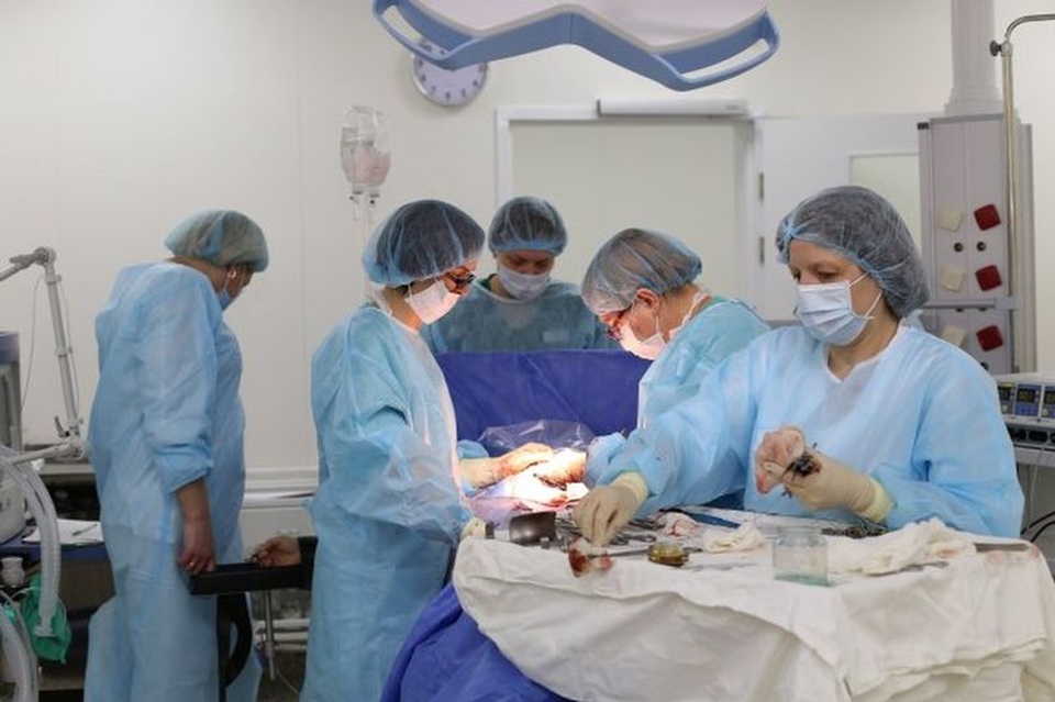 U nang tóc khổng lồ lấy ra từ buồng trứng bà mẹ 30 tuổi - 2 U nang tóc khổng lồ lấy ra từ buồng trứng bà mẹ 30 tuổi - 2