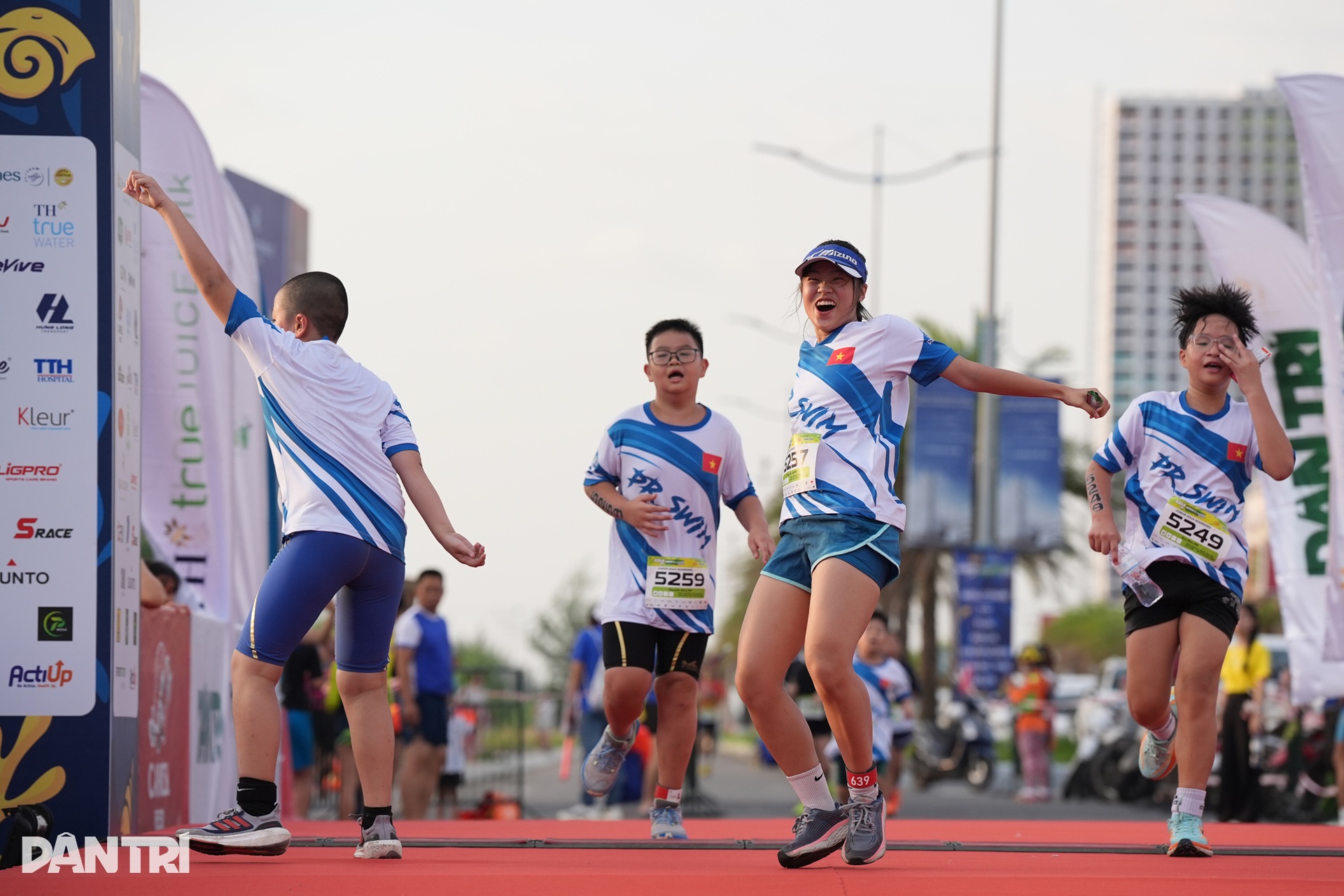 Các VĐV nhí bùng nổ trên đường bơi, chạy mở màn Aqua Warriors Quảng Trị - 20