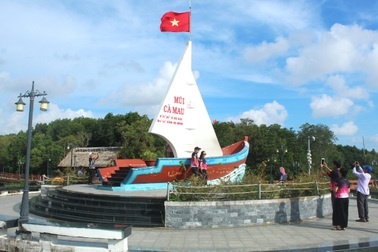 Xã cực Nam tổ quốc có mốc tọa độ thiêng liêng, cột cờ nghĩa tình với thủ đô