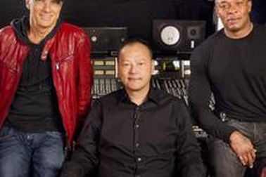 HTC tích hợp tai nghe Beats trong điện thoại