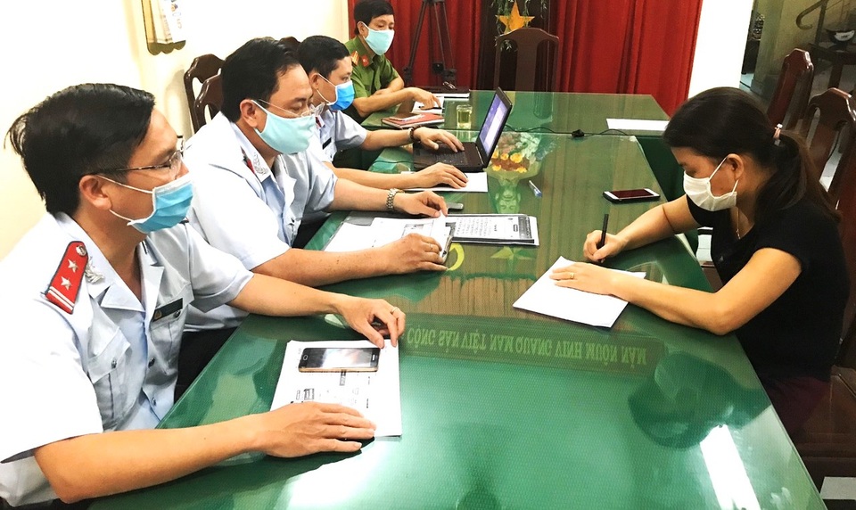 Xử phạt người tung tin “5 máy bay trực thăng phun khử trùng diệt corona” - 2 Xử phạt người tung tin “5 máy bay trực thăng phun khử trùng diệt corona” - 2