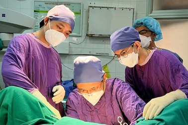 Thói quen xấu gãi khi... rảnh rỗi, nam thanh niên "nở hoa" vùng kín