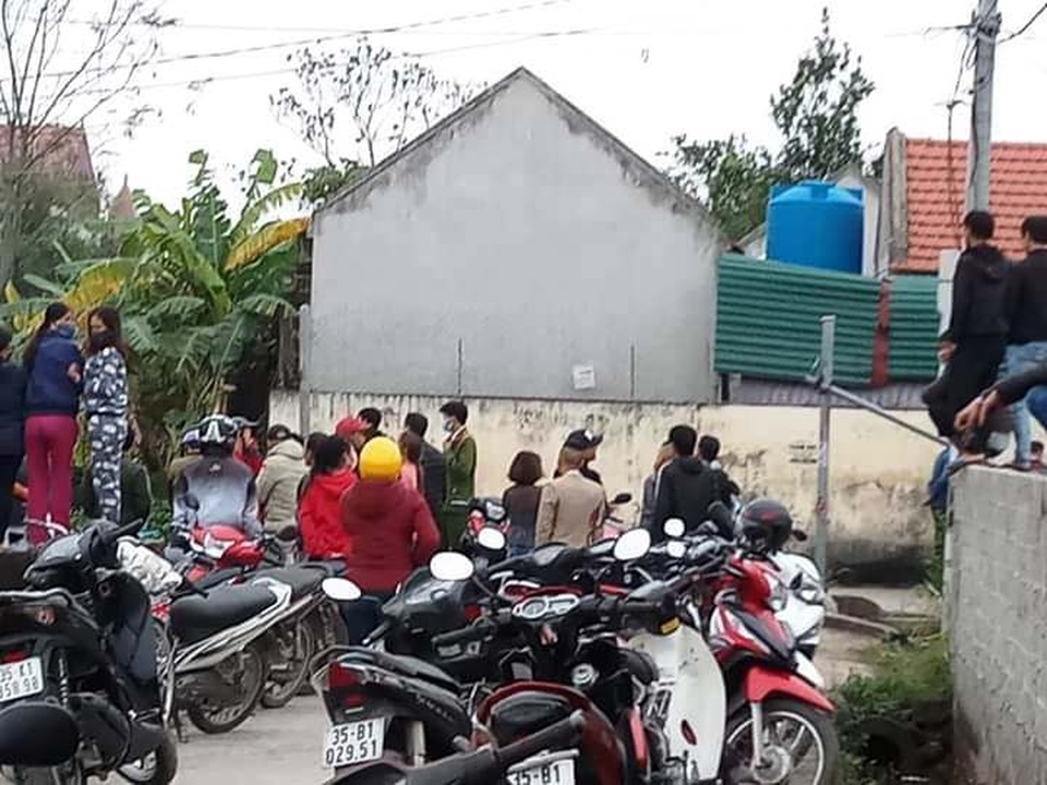 Tá hỏa phát hiện thi thể người đàn ông trong bụi chuối - 2 Tá hỏa phát hiện thi thể người đàn ông trong bụi chuối - 2