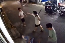 Công an tìm ra hai thanh niên cầm gậy đuổi đánh người đàn ông ở TPHCM