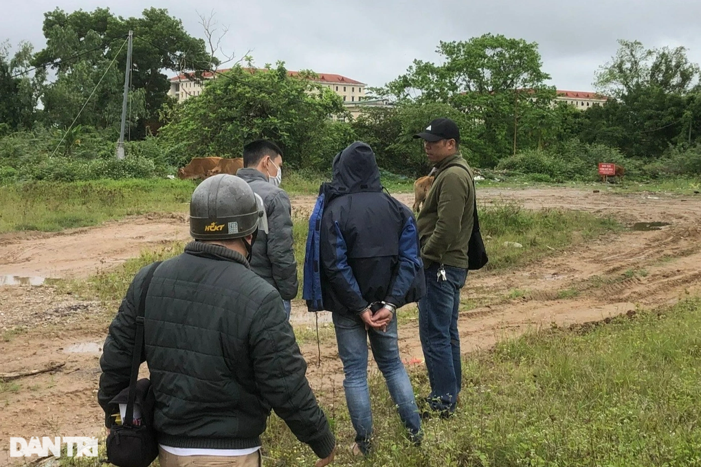 Tìm thấy đàn bò bị kẻ lạ mặt lùa đi trong đêm - 2 Tìm thấy đàn bò bị kẻ lạ mặt lùa đi trong đêm - 2