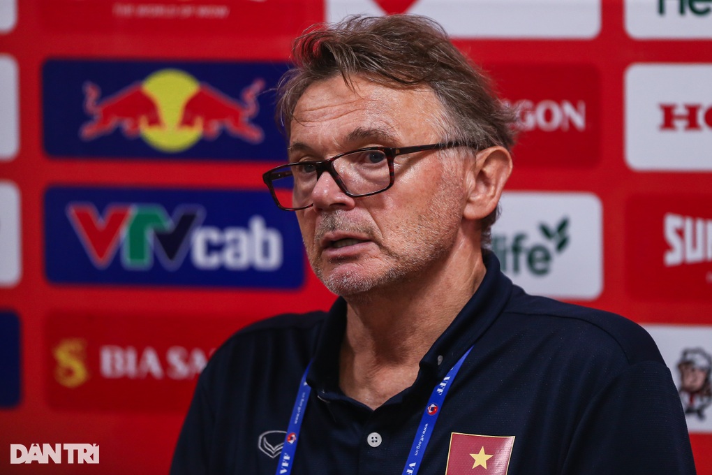 HLV Troussier: Công Phượng ghi bàn, nhưng không hoạt động cường độ cao - 1 HLV Troussier: Công Phượng ghi bàn, nhưng không hoạt động cường độ cao - 1