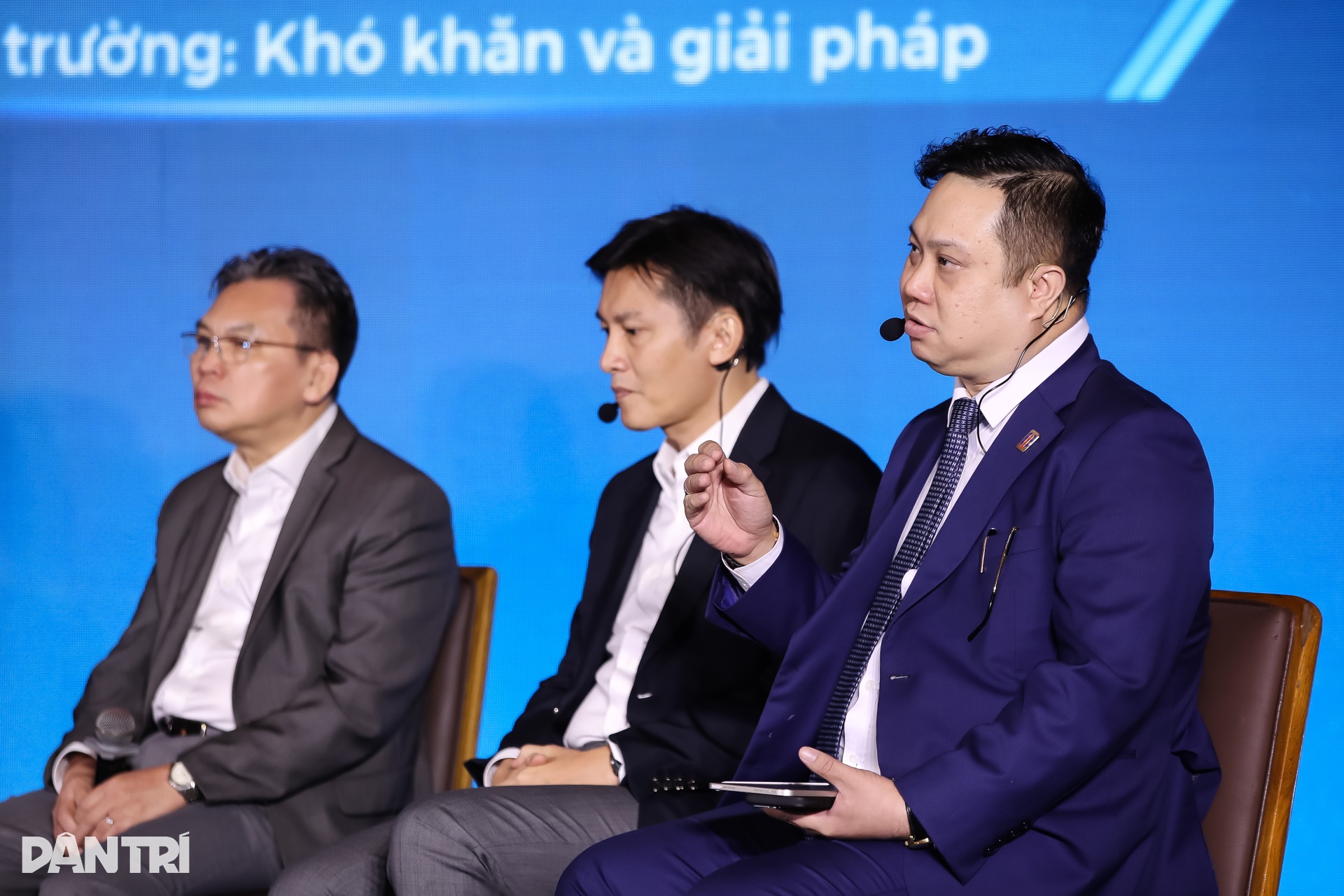 Tìm cách để ngân hàng tiêu được nhiều tiền - 8 Tìm cách để ngân hàng tiêu được nhiều tiền - 8
