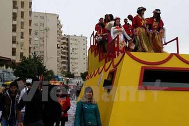 Tà áo dài Việt Nam khoe sắc trong Lễ hội Carnaval tại Cyprus