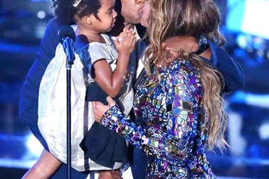 Beyoncé Knowles "lợi dụng" tin đồn ly dị để quảng cáo tour diễn