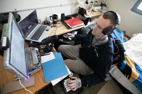 Phạm nhân ngồi tù vẫn kiếm tiền từ xa, mua được nhà phố