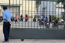 Đốc thúc doanh nghiệp chậm trả lương khiến 100 công nhân ngừng việc