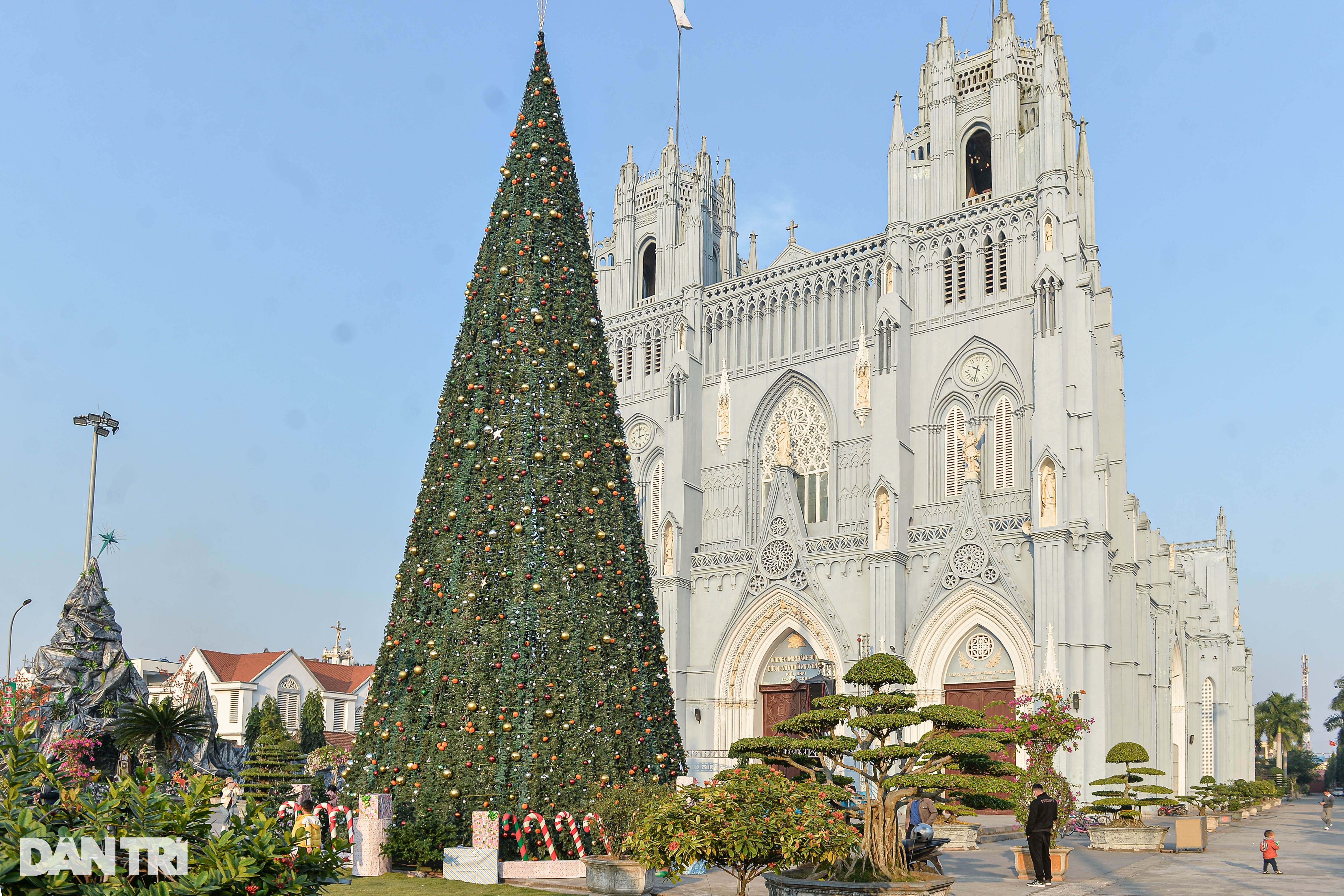 Nam Định: Nhà thờ trang hoàng lộng lẫy đón Giáng sinh - 11